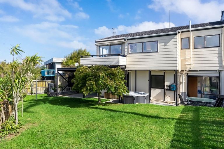 Photo of property in 2/3 Ceramco Place, Torbay, Auckland, 0630