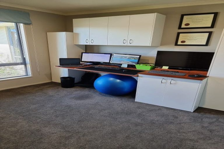 Photo of property in 16 Bottle Lake Drive, Parklands, Christchurch, 8083