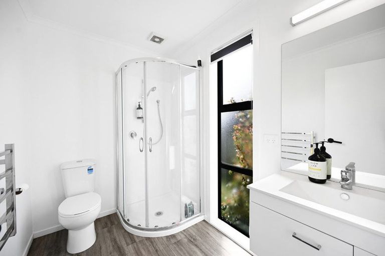 Photo of property in 1/2 Searancke Place, Fairfield, Hamilton, 3214