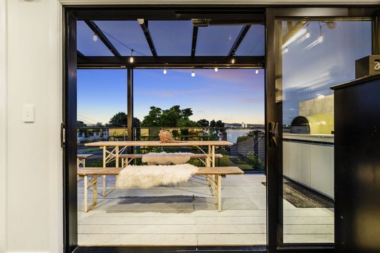 Photo of property in 5c Woodward Avenue, Mangere Bridge, Auckland, 2022