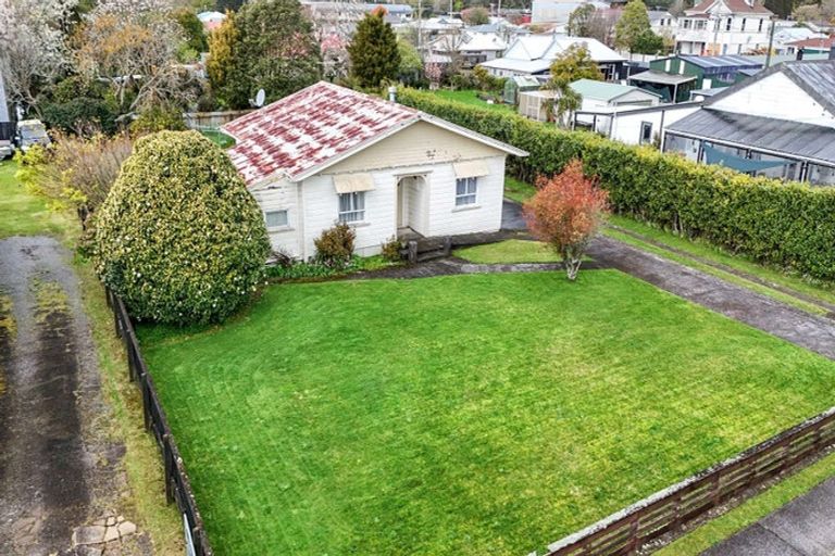 Photo of property in 17 Standish Street, Inglewood, 4330