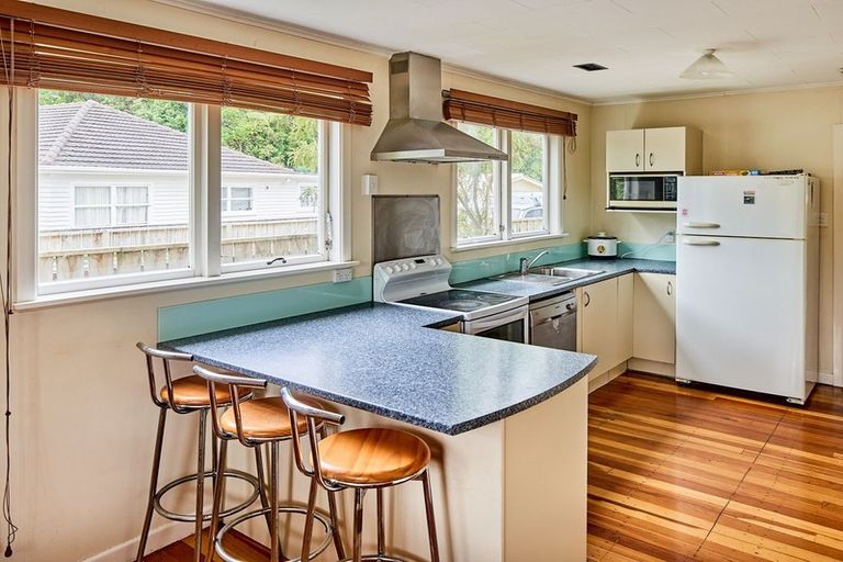 Photo of property in 24 Redwood Avenue, Tawa, Wellington, 5028