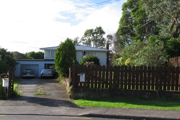 Photo of property in 35 Toru Street, Te Atatu Peninsula, Auckland, 0610