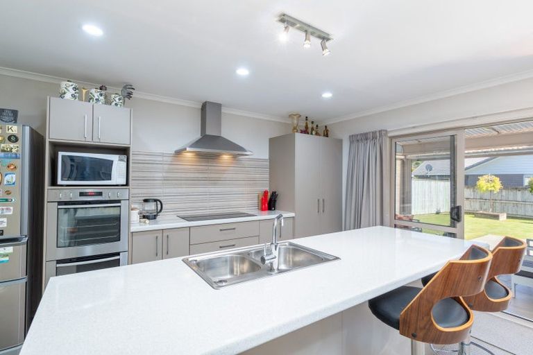 Photo of property in 10 Sunstone Crescent, Brown Owl, Upper Hutt, 5018