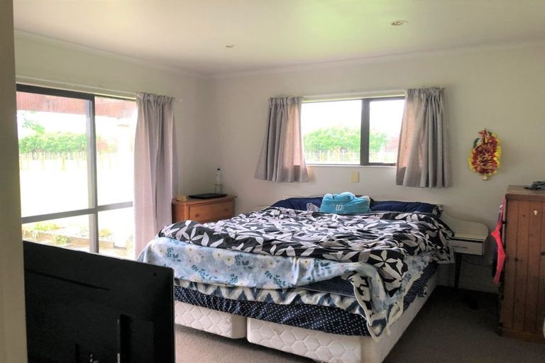 Photo of property in 420 Tararua Road, Levin, 5571