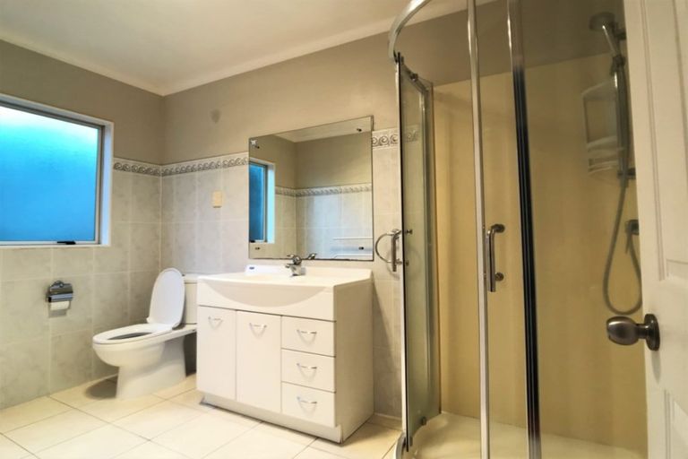 Photo of property in 16 Mcfetridge Place, Hillcrest, Auckland, 0627