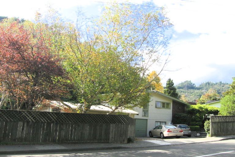 Photo of property in 57 Blue Mountains Road, Pinehaven, Upper Hutt, 5019