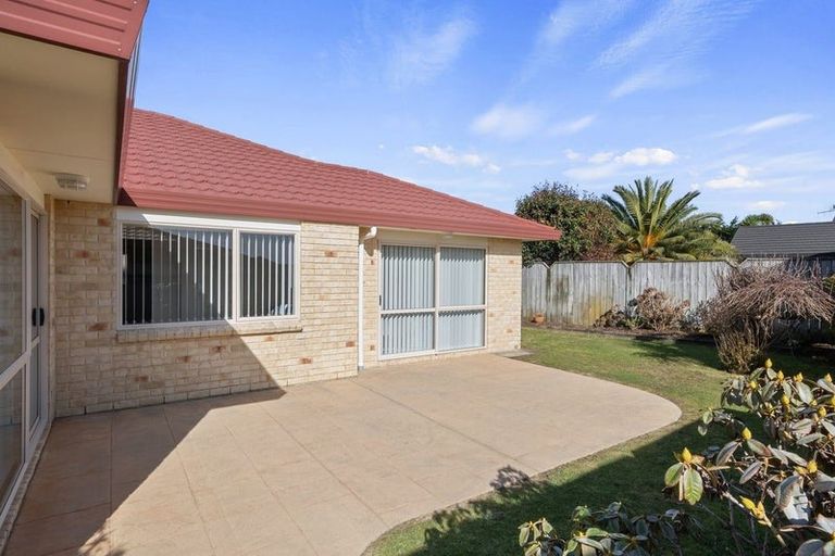 Photo of property in 86 Guildford Drive, Paraparaumu, 5032