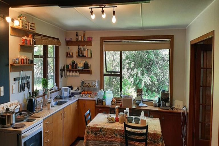 Photo of property in 18 Half Mile Road, Tuatapere, 9620