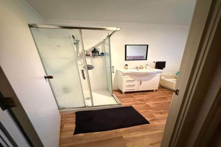 Photo of property in 2/5 Beaumonts Way, Manurewa, Auckland, 2102