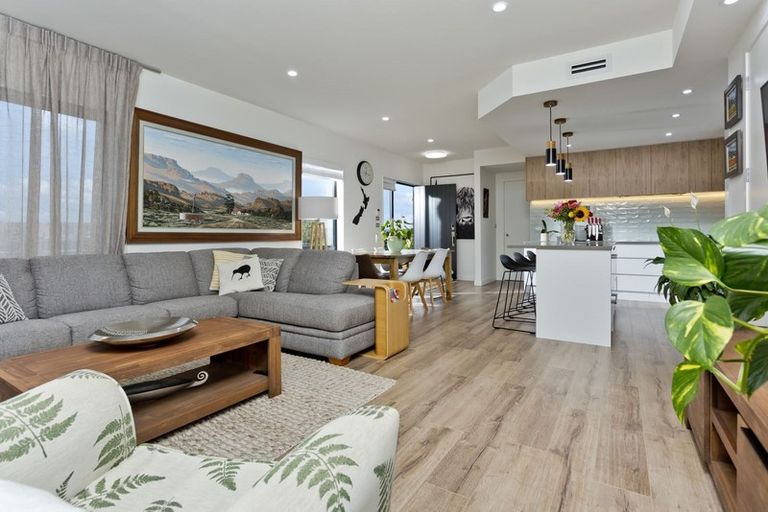 Photo of property in 8 Windlass Street, Long Bay, Auckland, 0630