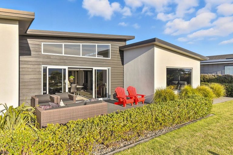 Photo of property in 22 Taranui Way, Paraparaumu Beach, Paraparaumu, 5032