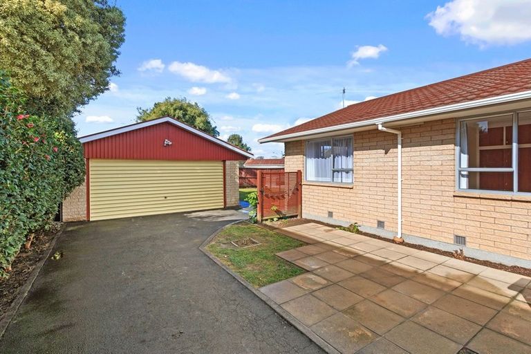 Photo of property in 6 Radbrook Street, Avonhead, Christchurch, 8042