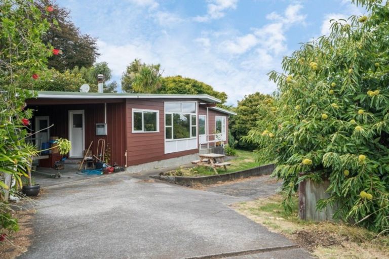 Photo of property in 194 Lake Terrace, Waipahihi, Taupo, 3330
