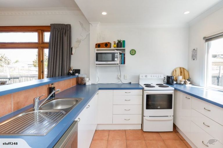 Photo of property in 8 Stewart Crescent, Hokowhitu, Palmerston North, 4410