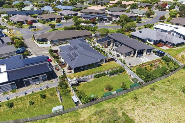 Photo of property in 19 Taranui Way, Paraparaumu Beach, Paraparaumu, 5032