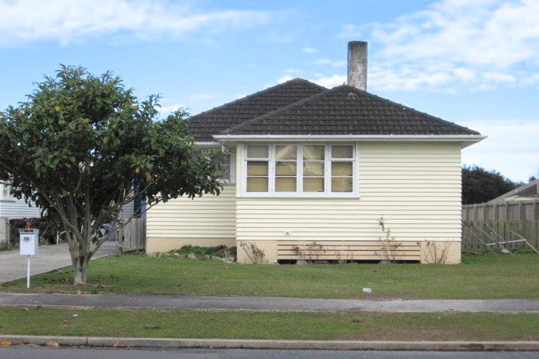 Photo of property in 16 Douglas Crescent, Fairfield, Hamilton, 3214