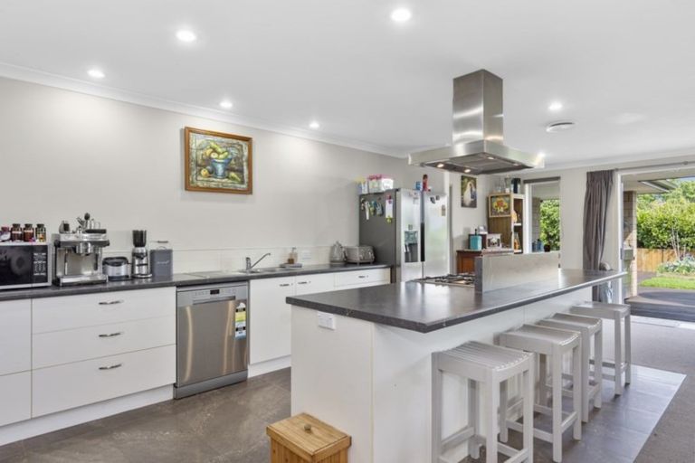 Photo of property in 16 Haden Place, Omokoroa, 3114