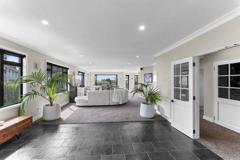 Photo of property in 1 Arden Place, Oakura, 4314