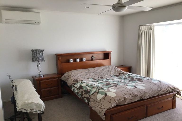 Photo of property in 2/27 Gosford Drive, Botany Downs, Auckland, 2010