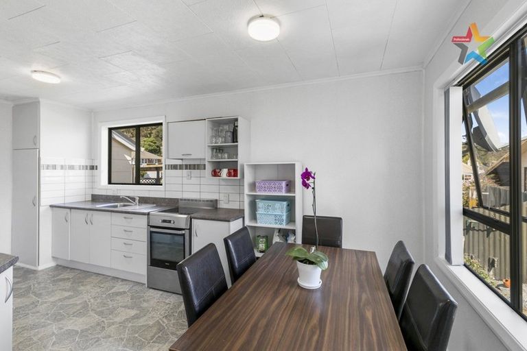 Photo of property in 195 Waddington Drive, Naenae, Lower Hutt, 5011