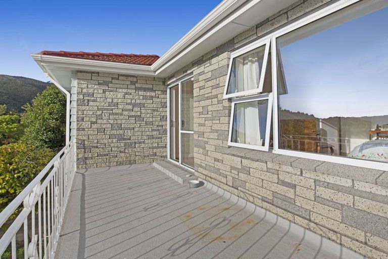 Photo of property in 13 Wilmshurst Place, Tawa, Wellington, 5028