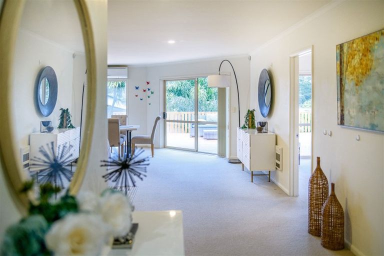 Photo of property in 16 Brookwood Drive, Henderson, Auckland, 0612