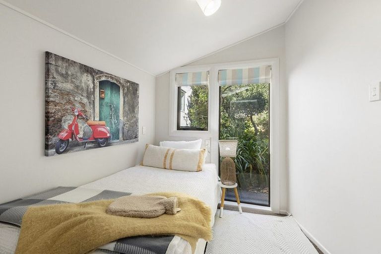 Photo of property in 493 Karaka Bay Road, Karaka Bays, Wellington, 6022