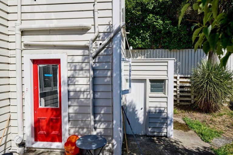 Photo of property in 60 Roxburgh Street, Mount Victoria, Wellington, 6011