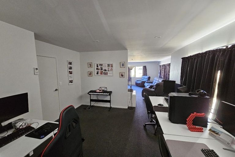 Photo of property in 1 Ridley Green, Churton Park, Wellington, 6037