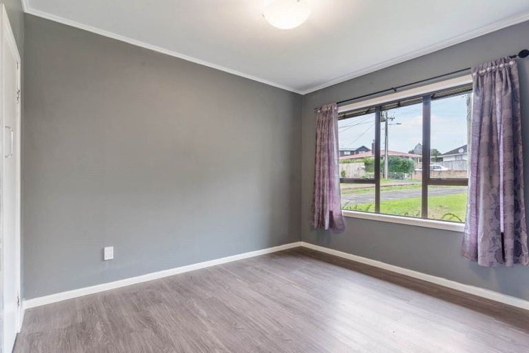 Photo of property in 6 Serjeant Street, Henderson, Auckland, 0612