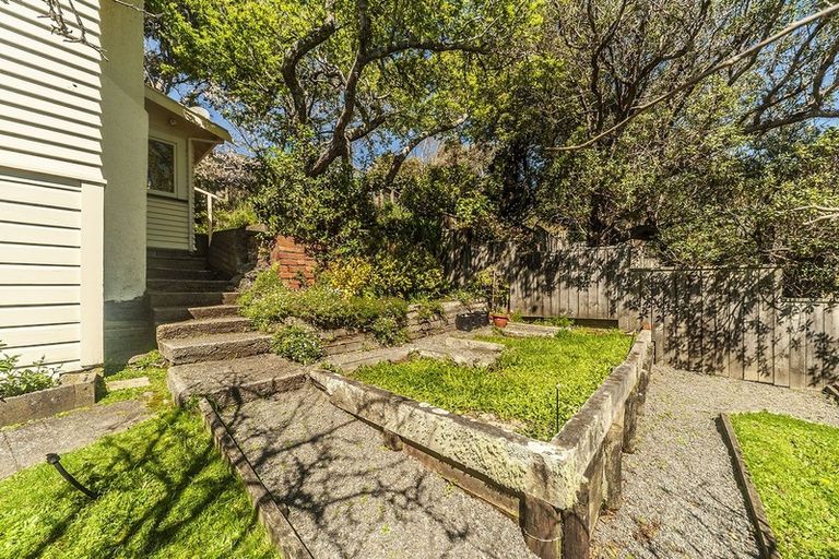 Photo of property in 6 Highland Crescent, Wadestown, Wellington, 6012