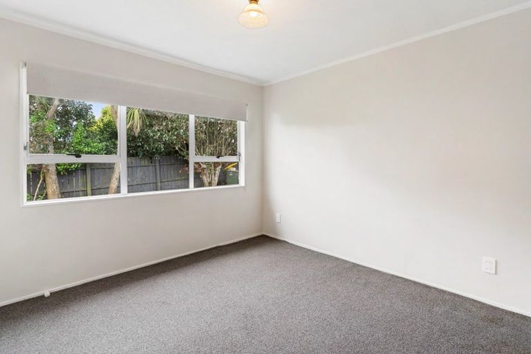 Photo of property in 2/42 Moncrieff Avenue, Clendon Park, Auckland, 2103