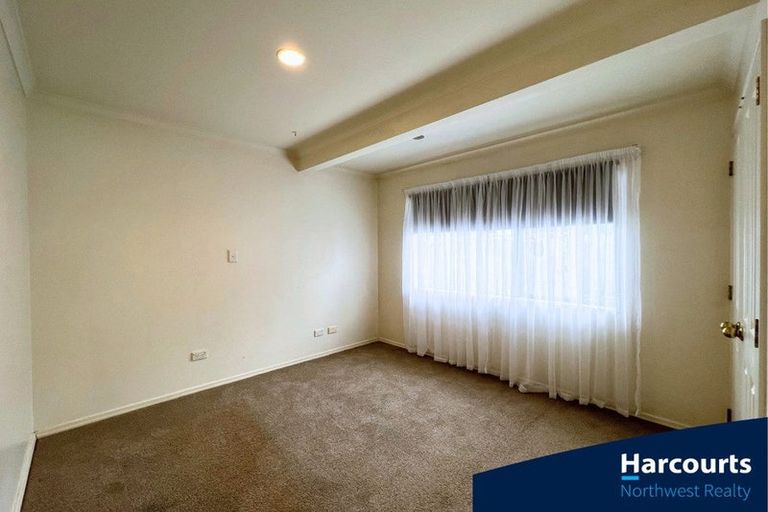 Photo of property in 151c Colwill Road, Massey, Auckland, 0614