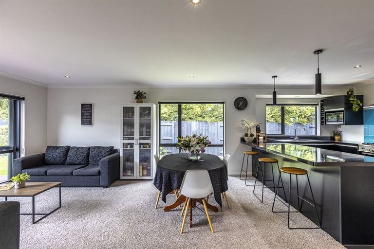 Photo of property in 5 D'urville Place, Kelvin Grove, Palmerston North, 4414
