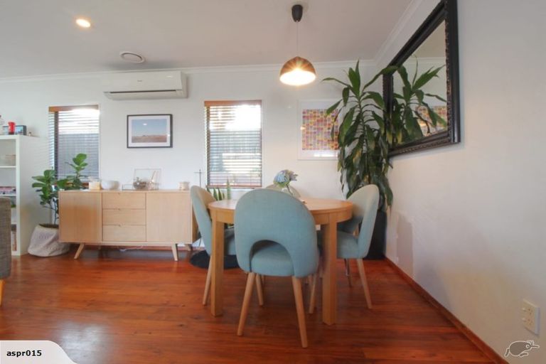Photo of property in 1/103 Bond Crescent, Forrest Hill, Auckland, 0620