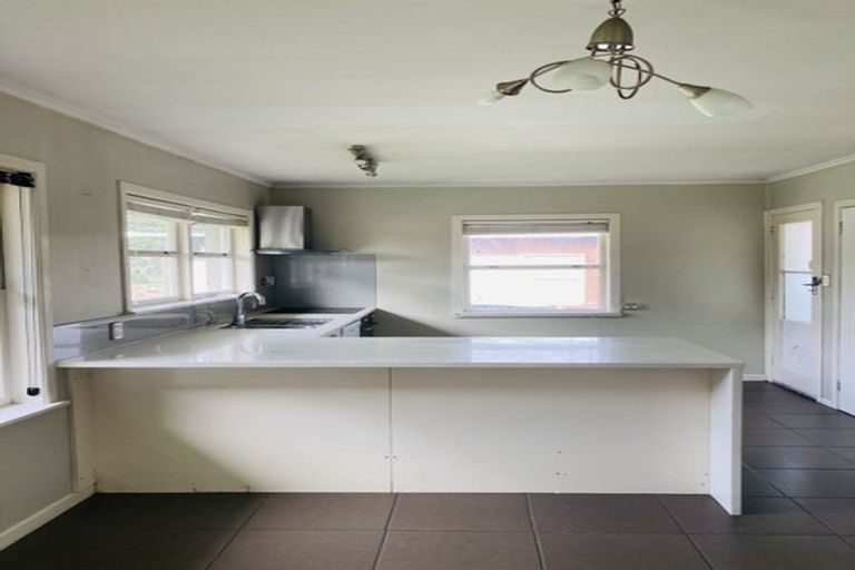Photo of property in 242 Forrest Hill Road, Forrest Hill, Auckland, 0620