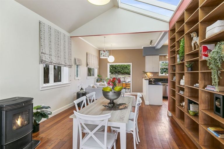 Photo of property in 17 Fairview Crescent, Kelburn, Wellington, 6012