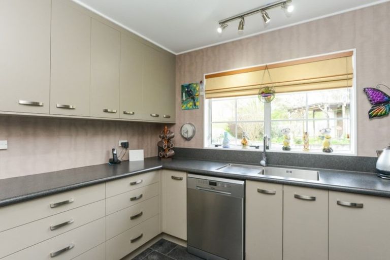 Photo of property in 10 Watts Road, Waipawa, 4210