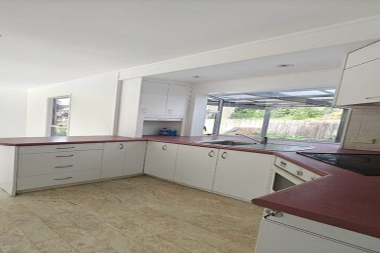 Photo of property in 6 Teviot Place, Totara Vale, Auckland, 0629