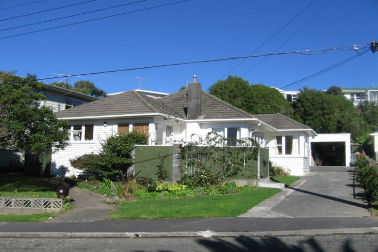 Photo of property in 23 Kahikatea Grove, Paparangi, Wellington, 6037