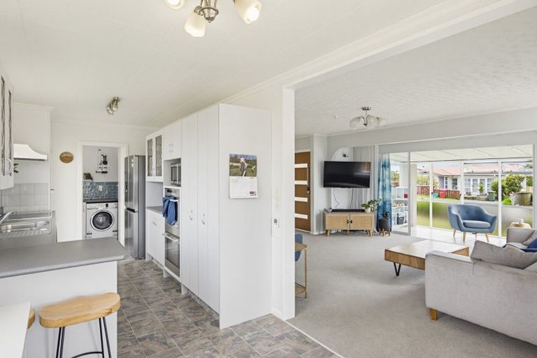 Photo of property in 22 Gray Avenue, Paraparaumu Beach, Paraparaumu, 5032