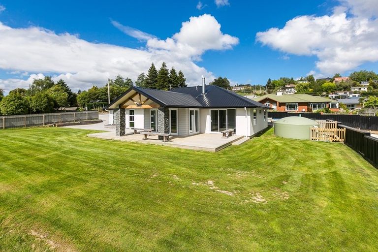 Photo of property in 2 Chatham Street, Waihola, Milton, 9073