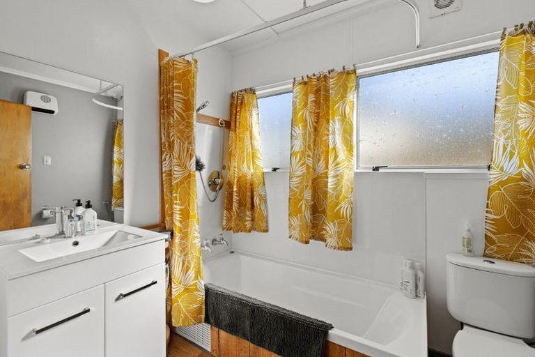 Photo of property in 5a Price Street, Westown, New Plymouth, 4310