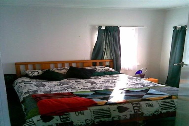 Photo of property in 51 Onewa Road, Northcote, Auckland, 0627