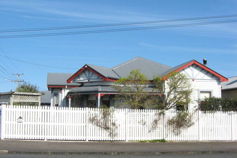 Photo of property in 10 Morley Street, New Plymouth, 4310