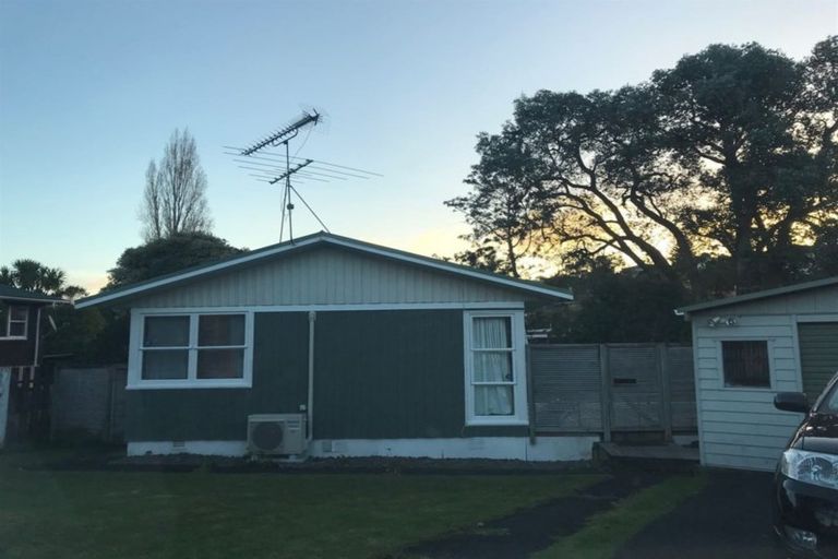 Photo of property in 24 Lyford Crescent, Sunnynook, Auckland, 0620