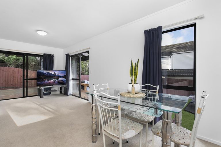 Photo of property in 2/9 Heathglen Place, Bayview, Auckland, 0629