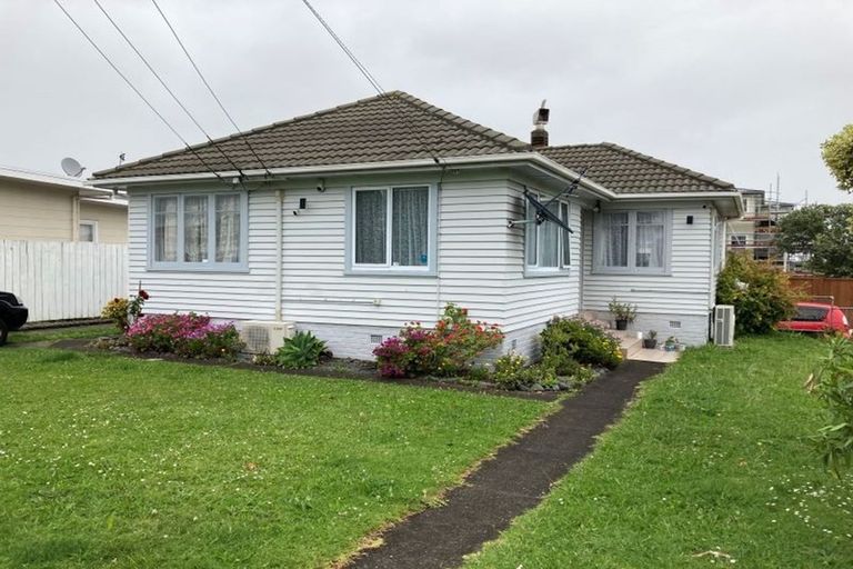 Photo of property in 21 Churchill Avenue, Manurewa, Auckland, 2102