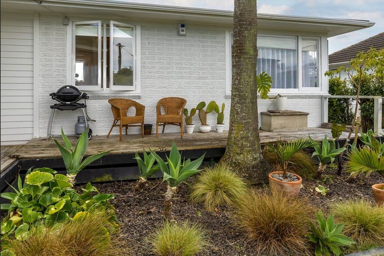 Photo of property in 79 Farquhar Road, Glendene, Auckland, 0602